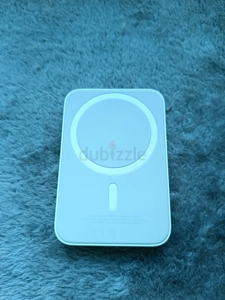 Sleek  Efficient Wireless Charger for All Your Devices!
