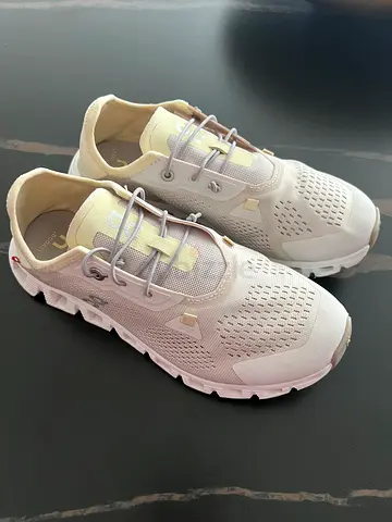 Authentic ON Cloud 5 Coast in offwhite beige