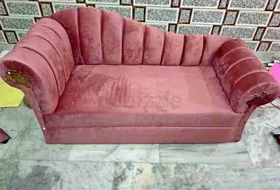 Elegant Vintage Pink Sofa for Sale!