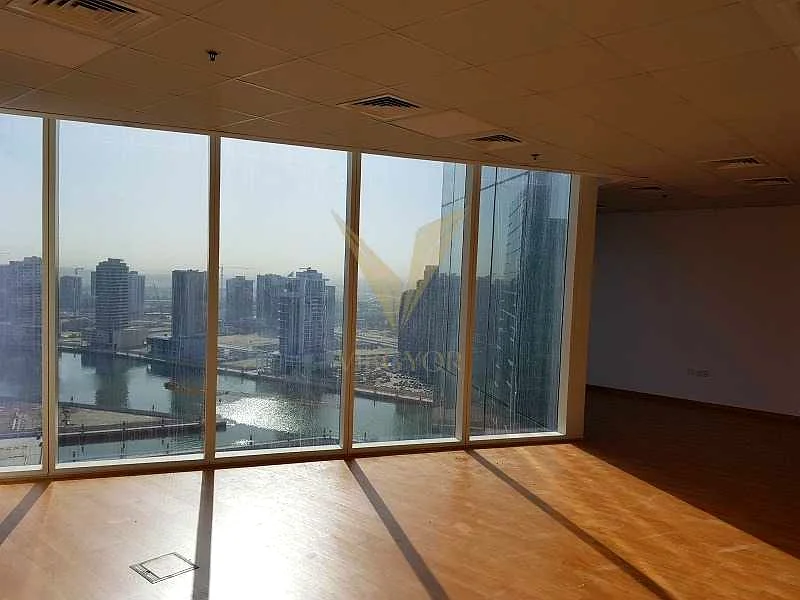 Burj Khalifa and Canal View | Vacant on transfer63195085047427111