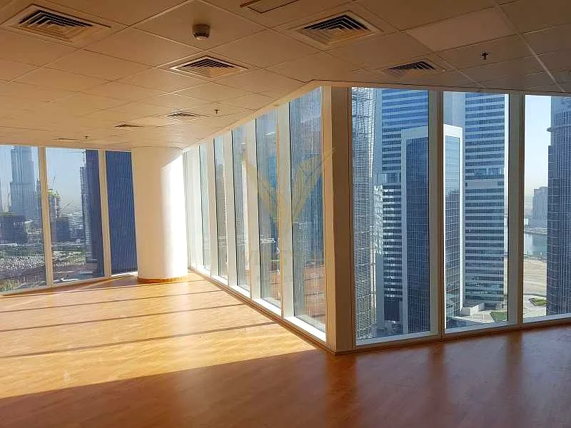 Burj Khalifa and Canal View | Vacant on transfer63195085047427112