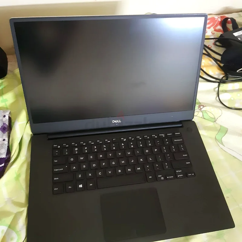 Dell precision 5530 I7 8th 32gb ram works good but without battery63256601682179113