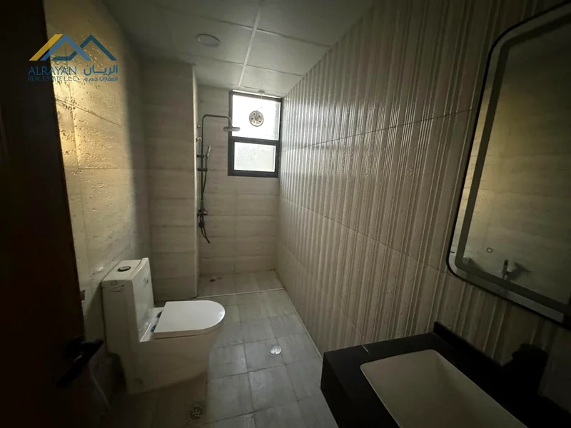 الطابق الأول، مأهول بالسكان، مع مكيفات الهواء، تشطيب حديث63294936525058113