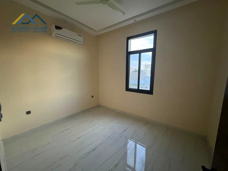 الطابق الأول، مأهول بالسكان، مع مكيفات الهواء، تشطيب حديث63294936525058114