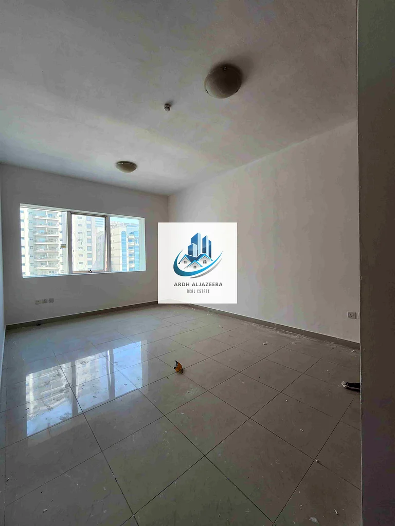 شقة حديثة وواسعة مكونة من غرفتي نوم مع غرفة خادمة | موقع مميز في النهدة، الشارقة | 57,990 درهم63812131935619113