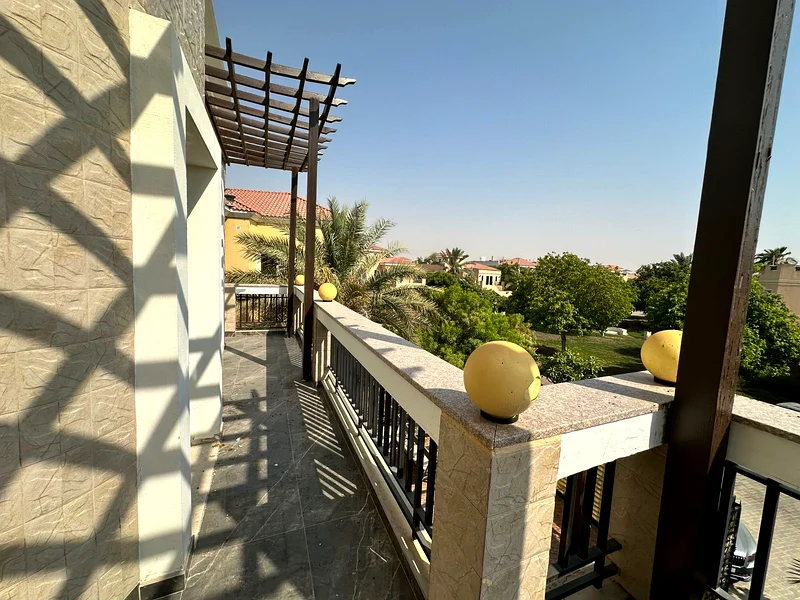 فيلا فاخرة مفروشة بالكامل مكونة من 5 غرف نوم مع مصعد ومسرح للإيجار!!63726296720771112