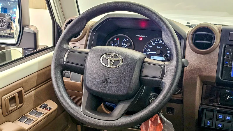 TOYOTA - LC 79 - HARD TOP - DOUBLE CABIN - UNDER WARRANTY - GCC - V4 DIESEL - 2025 - WHITE COLORE63158342247425114
