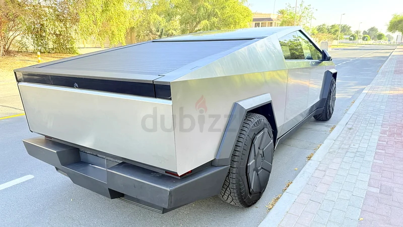 شاحنة تسلا سايبرترك سايبربيست ثلاثية المحركات، سلسلة فاونديشن63134988978177112