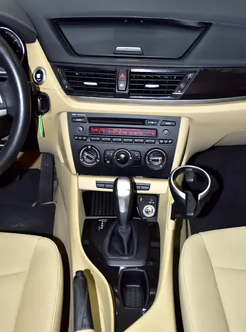 2015 BMW X1 — миниатюра 13