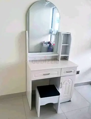 New Dressing table for sale.