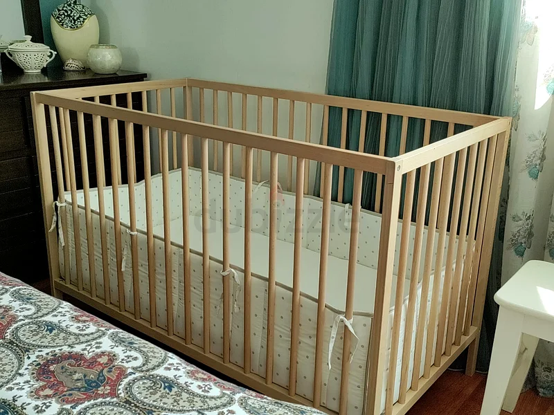 Baby crib63207408474242112