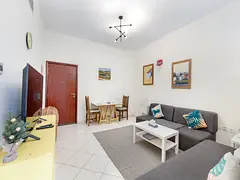 DM | Marina Pearl Studio | Free WiFi