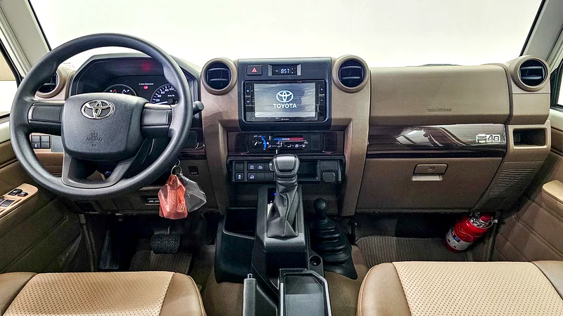 TOYOTA - LC 79 - HARD TOP - DOUBLE CABIN - UNDER WARRANTY - GCC - V4 DIESEL - 2025 - WHITE COLORE63158342247425111
