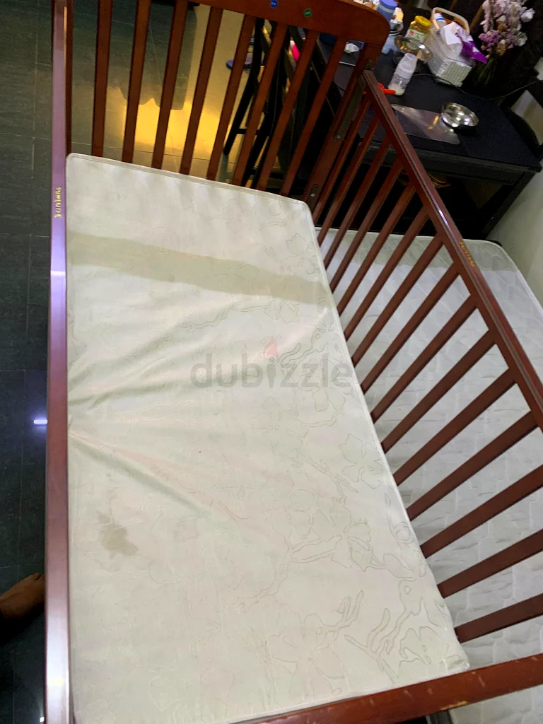سرير الطفل ومرتبة السرير63195621387138111