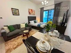 Chic Studio with Balcony l a mins drive to Downtown l Dubai Mall