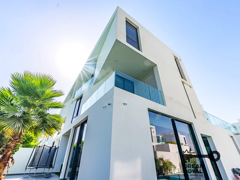 Facing Lagoon | Perfect view | Unfurnished63916641420801111