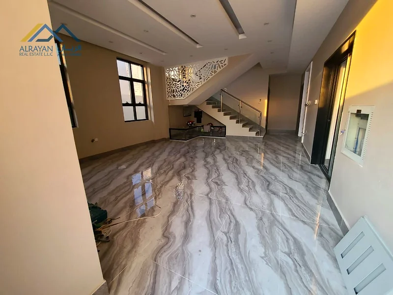 A luxurious villa with a beautiful stone facade, 5 rooms, a sitting room, and a hall, with large areas and a wonderful design.63896286194819114