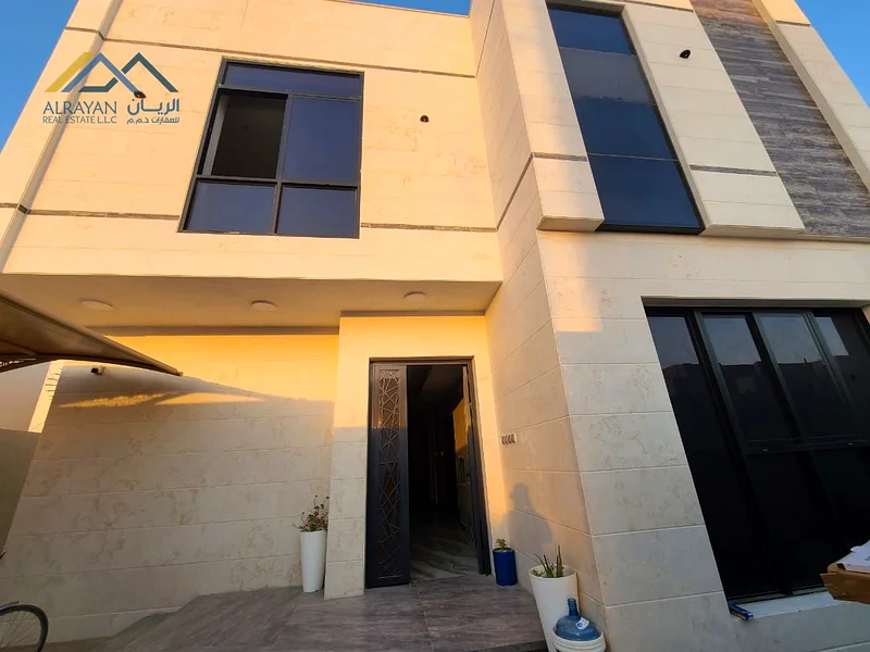 A luxurious villa with a beautiful stone facade, 5 rooms, a sitting room, and a hall, with large areas and a wonderful design.63896286194819113