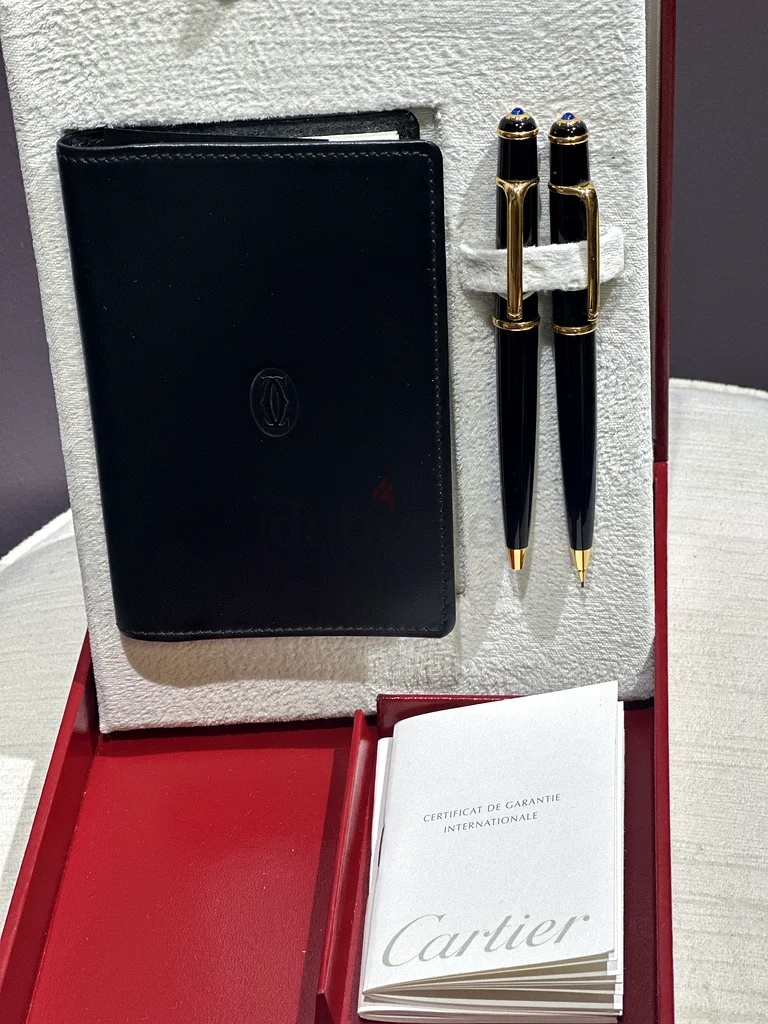 قلمان حبر من كارتييه وقلم رصاص مستعمل مع دفتر كامل.63223850316930111
