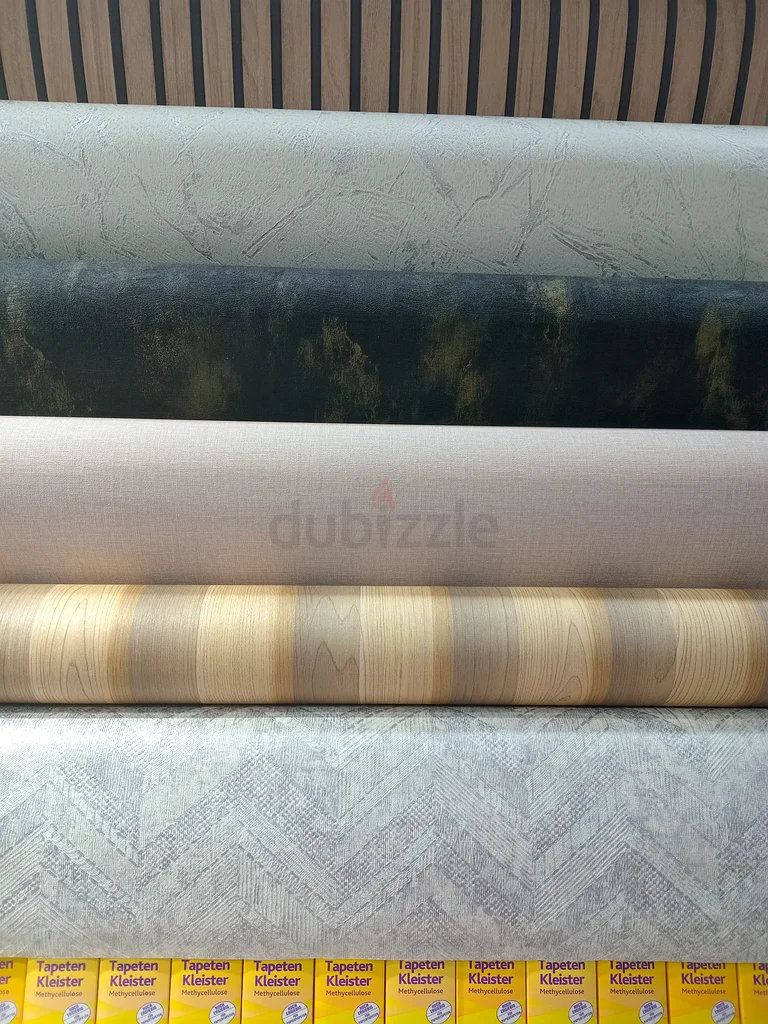 Wallpaper installation63184732758914112