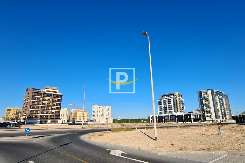 قطعة أرض تجارية مختلطة أولية للبيع في مجان63183718178561112