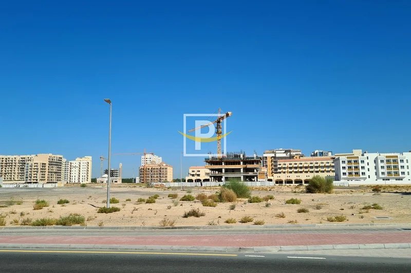 قطعة أرض تجارية مختلطة أولية للبيع في مجان63183718178561114