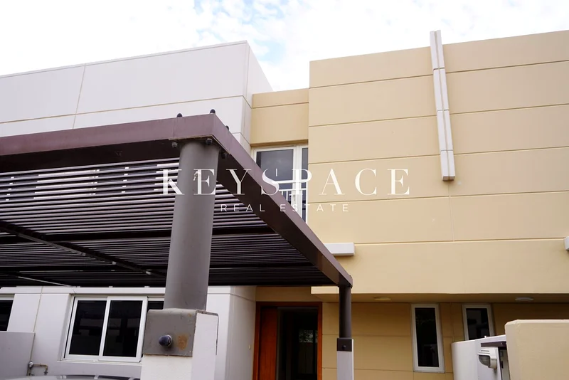 Strategic Location | Modern Luxury Villa | Resale63205334423939111