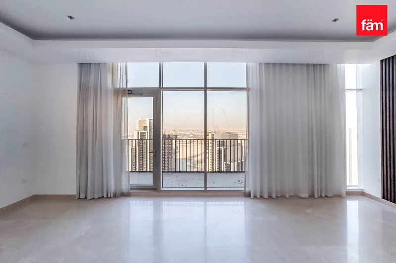 High Ceiling | Penthouse | Full water View |Vacant63759932408578113