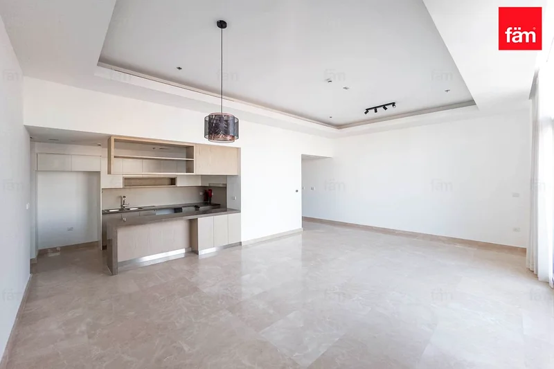 High Ceiling | Penthouse | Full water View |Vacant63759932408578112