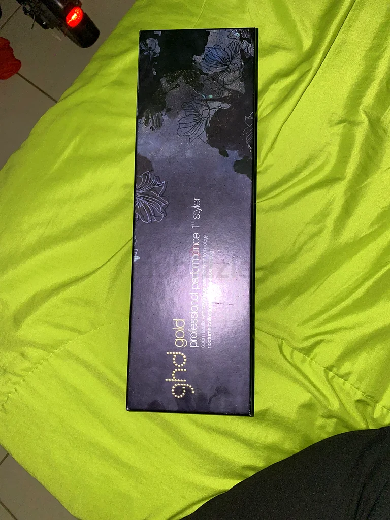 مكواة شعر بنفسجي رائعة من GHD لتصفيف سهل بلا عناء63242685825667111