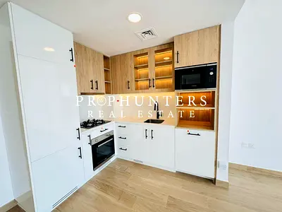 POOL VIEW | LOW FLOOR | BRAND NEW | NEW APPLIANCES