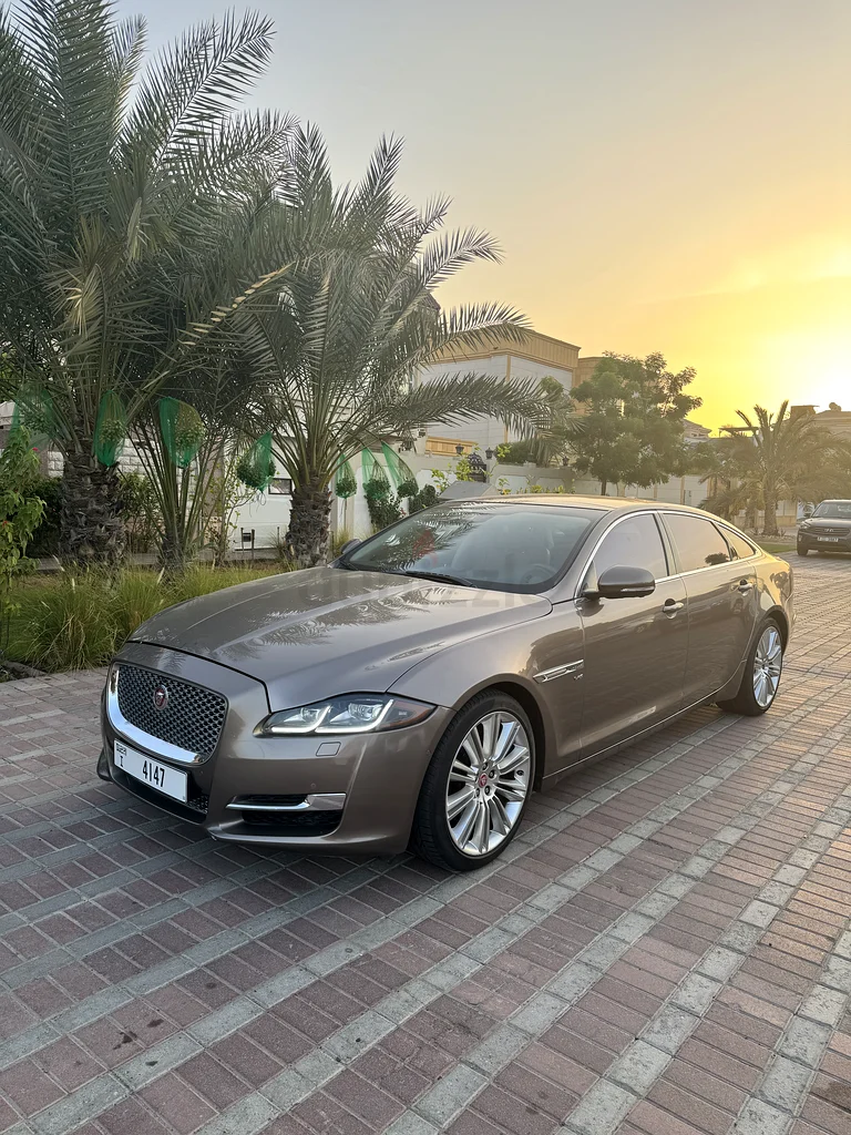 2016 GCC JAGUAR XJ V6 LWB FULLY LOADED SINGLE OWNER  ACCIDENT FREE VERY LESS KM ONLY 2200063221823378177117