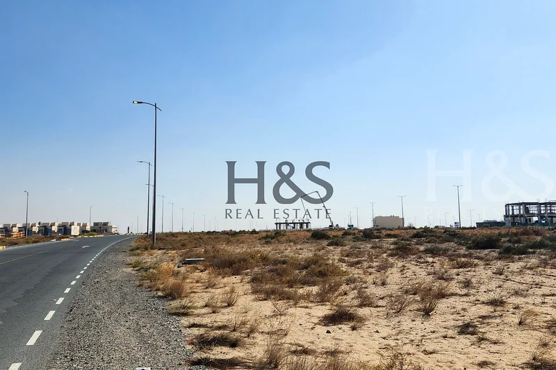 قطعة أرض سكنية | ملكية تامة | بدون رسوم خدمة مدى الحياة | صفقة للمستثمر | في تلال سيتي، الشارقة على طريق الإمارات63183716416515112