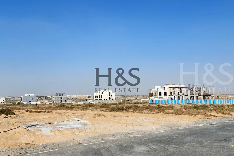قطعة أرض سكنية | ملكية تامة | بدون رسوم خدمة مدى الحياة | صفقة للمستثمر | في تلال سيتي، الشارقة على طريق الإمارات63183716416515111