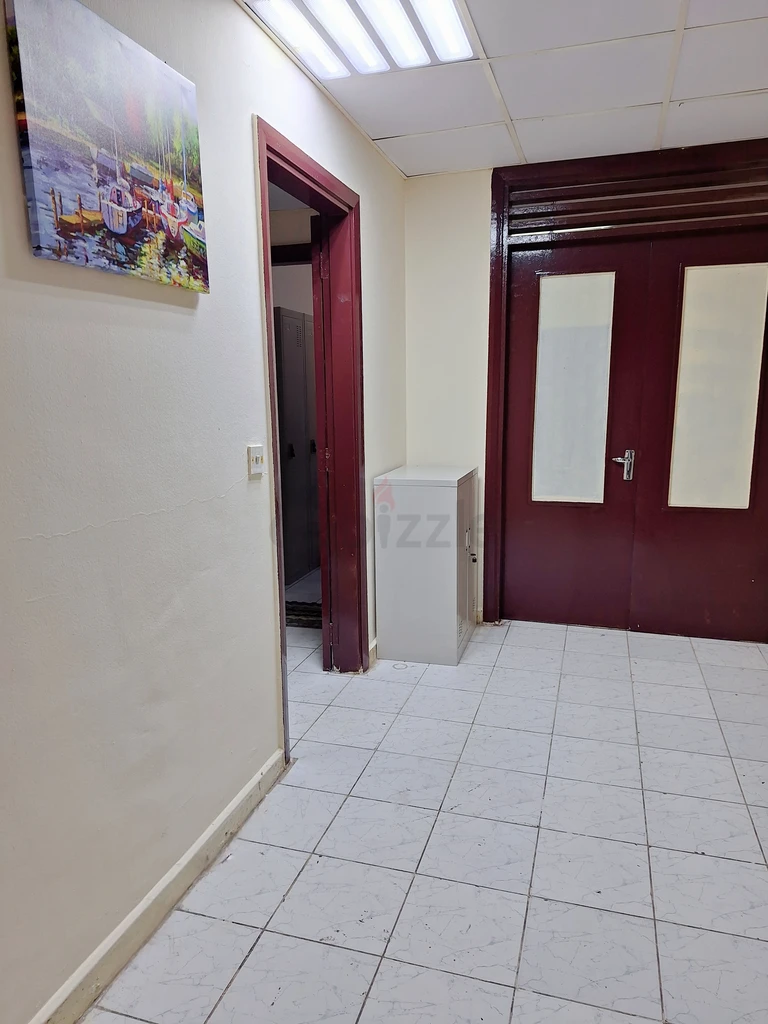 SPACIOUS BEDSPACE FOR INDIAN EXECUTIVE MALES62931652776578111