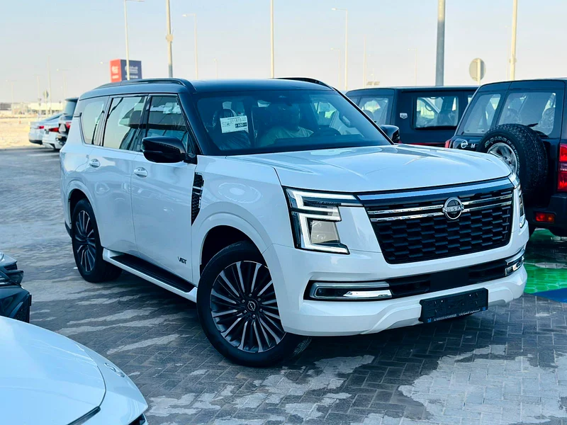 Nissan Patrol Platinum Twin Turbo, black roof, model 2025, agency warranty63156990439681112