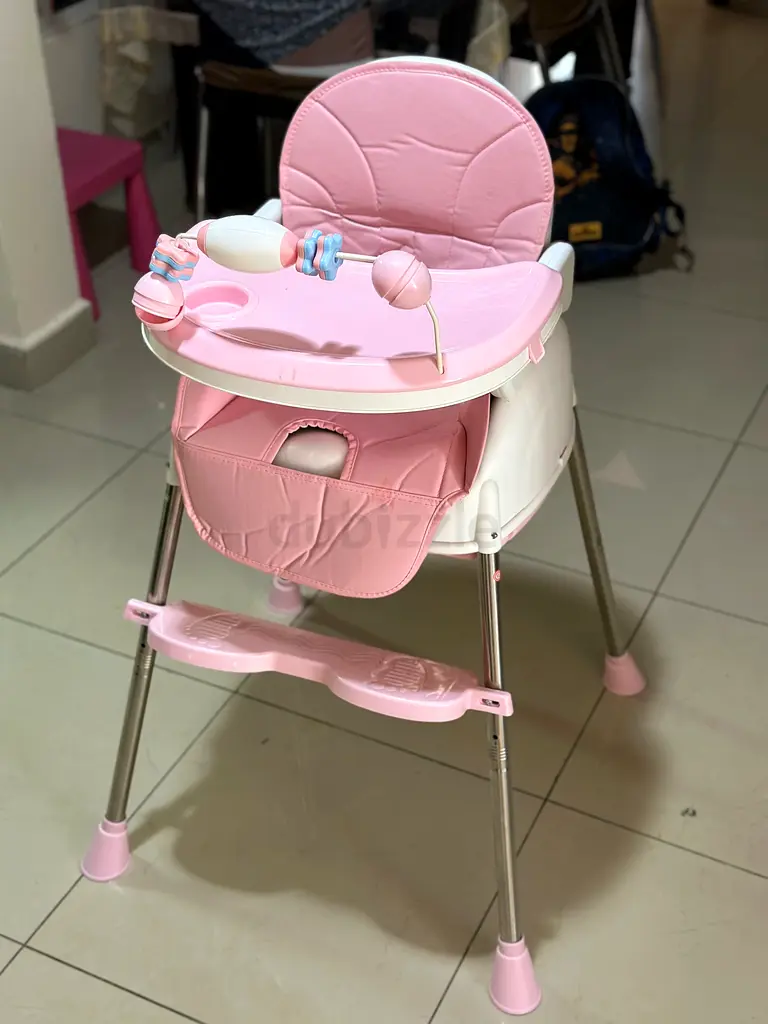 Stylish and Functional High Chair for Your Little One!