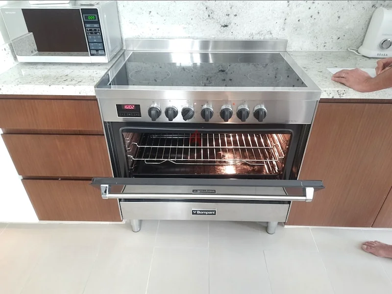 مدى طهي كهربائي من بومباني الإيطالي بـ 5 شعلات من السيراميك 90x6063251357110657112