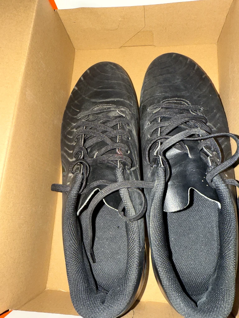 Get Ready to Score with the Nike Legend 10 Club FG/MG Football Boots!63248760524417111