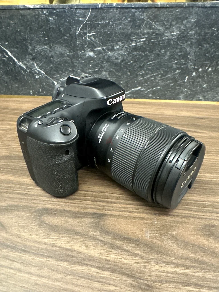 كاميرا كانون EOS 80D مع عدسة EFS 18-135 مم للبيع63234132312322112
