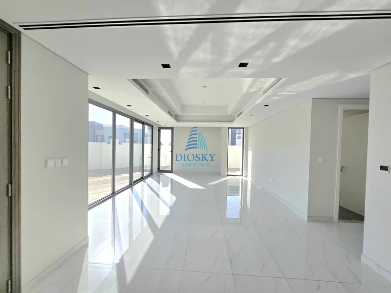 12 Cheques | Near Amenities | Spacious Size63725182660867111