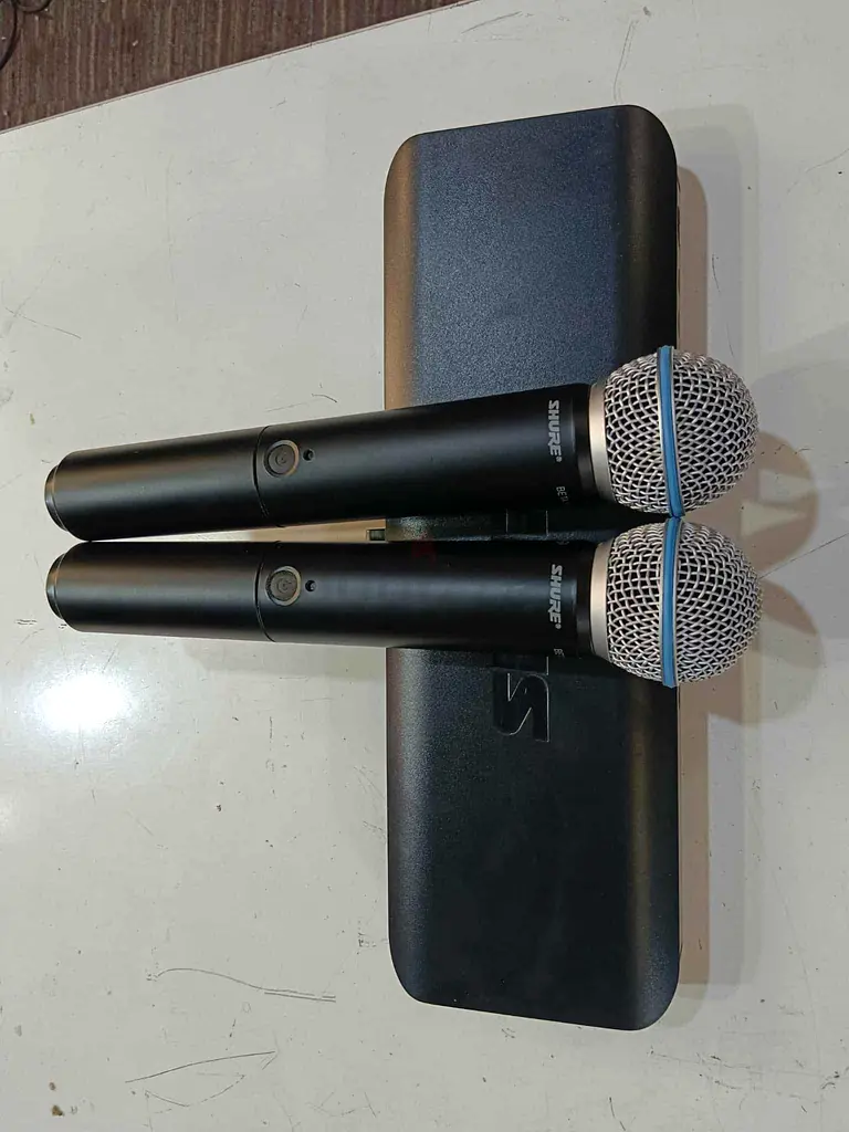 Shure Wireless Microphone System - Perfect for Events63229679965313114