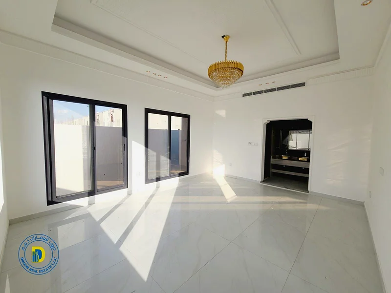 For sale, a modern villa in a prime location behind Al-Hamidiyah Park. The price includes registration fees, water, electricity, and central air conditioning.63249743580803112