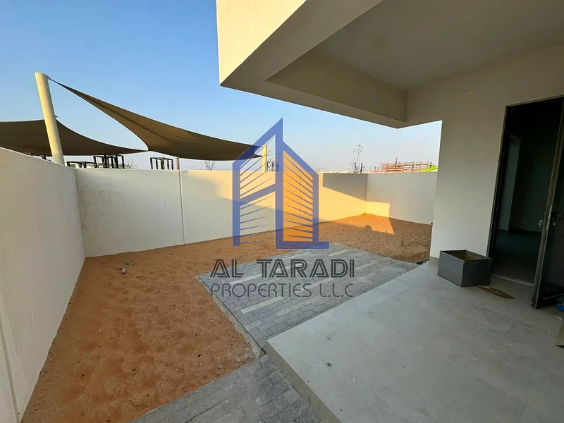 شقة رائعة مكونة من 3 غرف نوم بالإضافة إلى غرفة خادمة | صف واحد | مجتمع فاخر63152754569730112