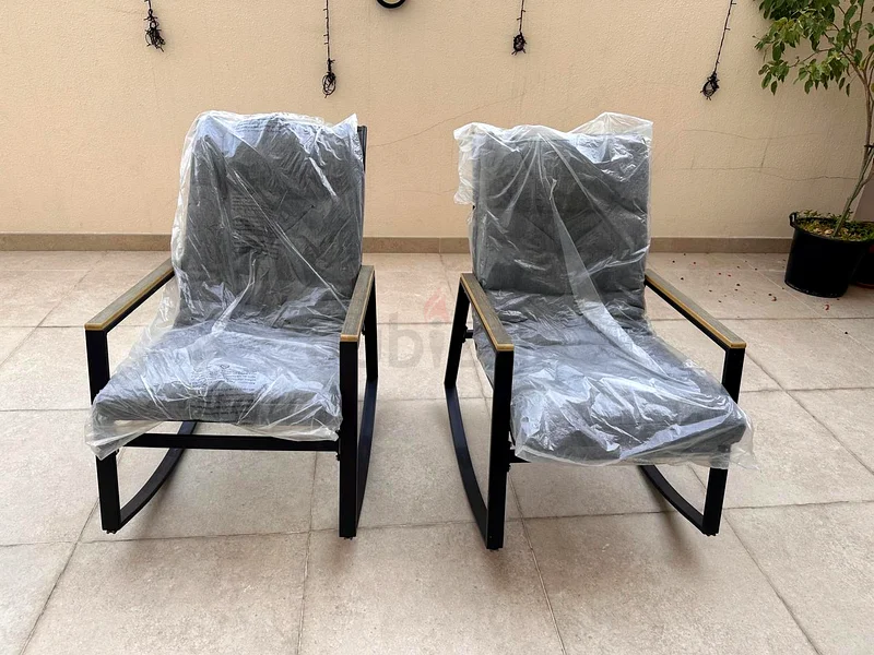 طاولة دائرية أنيقة قابلة للطي بتصميم استوائي مع كرسي للحديقة الخارجية63218810830594111