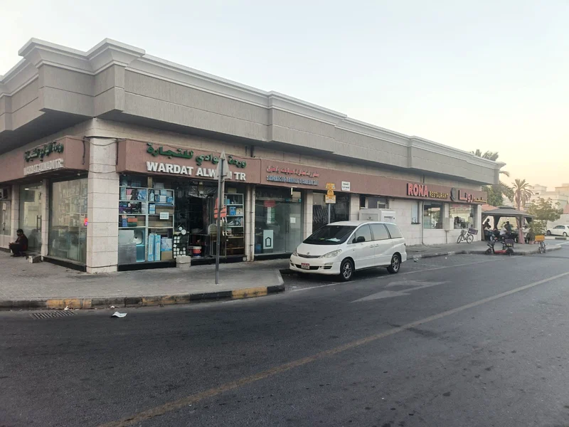 Shops for sale in Al-Botina63184684445314112