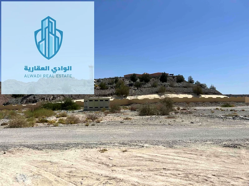 أرض للبيع في أفضل مناطق مصفوت، قريبة من جميع الخدمات، بالقرب من محكمة مصفوت وخلف مستشفى خليفة، إضافة إلى قربها من سنتر ساند والبلدية، وعلى بعد 5 دقائق من حتا.63184697862401111
