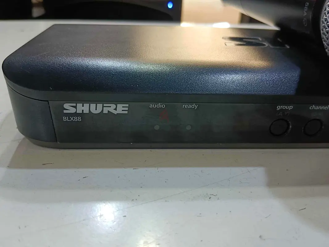 Shure Wireless Microphone System - Perfect for Events63229679965313112