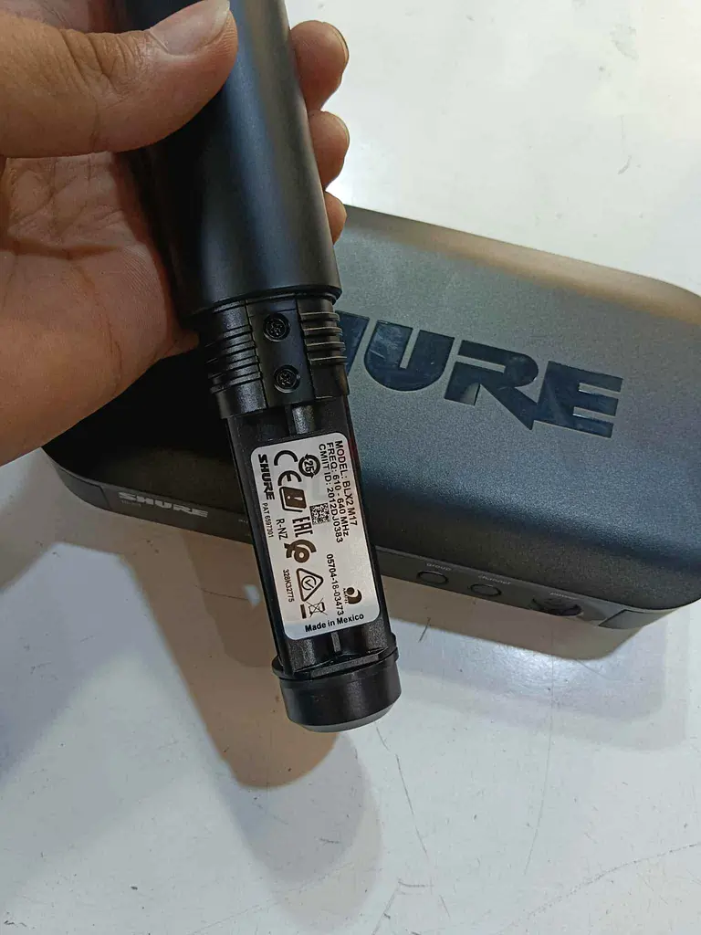 Shure wireless microphone single63229680715777112