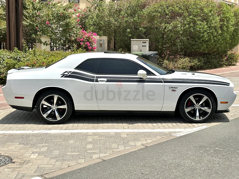Gcc•Challenger R/T V8 HEMI•agency serviced•original paint•free accident•first owner63224787831553112